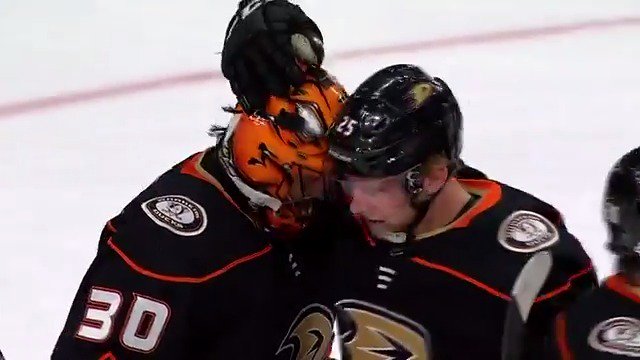 Viva Las Vegas! Take a look at all the highlights from last night's shutout win of the Golden Knights. #LetsGoDucks https://t.co/DrQRAo1EvM