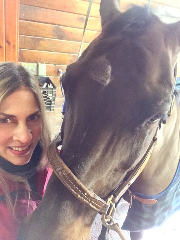 BettyLuvsHorses's tweet photo. I have so much fun taking selfies with Alexia at #JTFarm.
#horses #heelsdown #equestrian #ridinglessons #horseriding #horselessons #hunter/#jumper #horsefarm https://t.co/53A7QcCp3s
