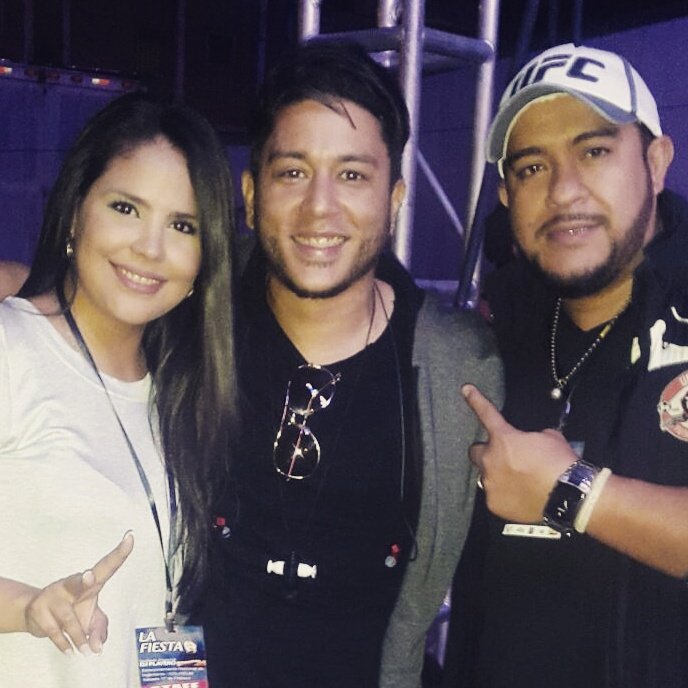 Roland_Velarde's tweet photo. Con el gran @NonoElBohemio y @eli_zzelaya en la party Catracha!! #LosBohemios #Censura2 #DjPlayero #RadioHit 99.7fm #Partyson https://t.co/sDMicTA4B9