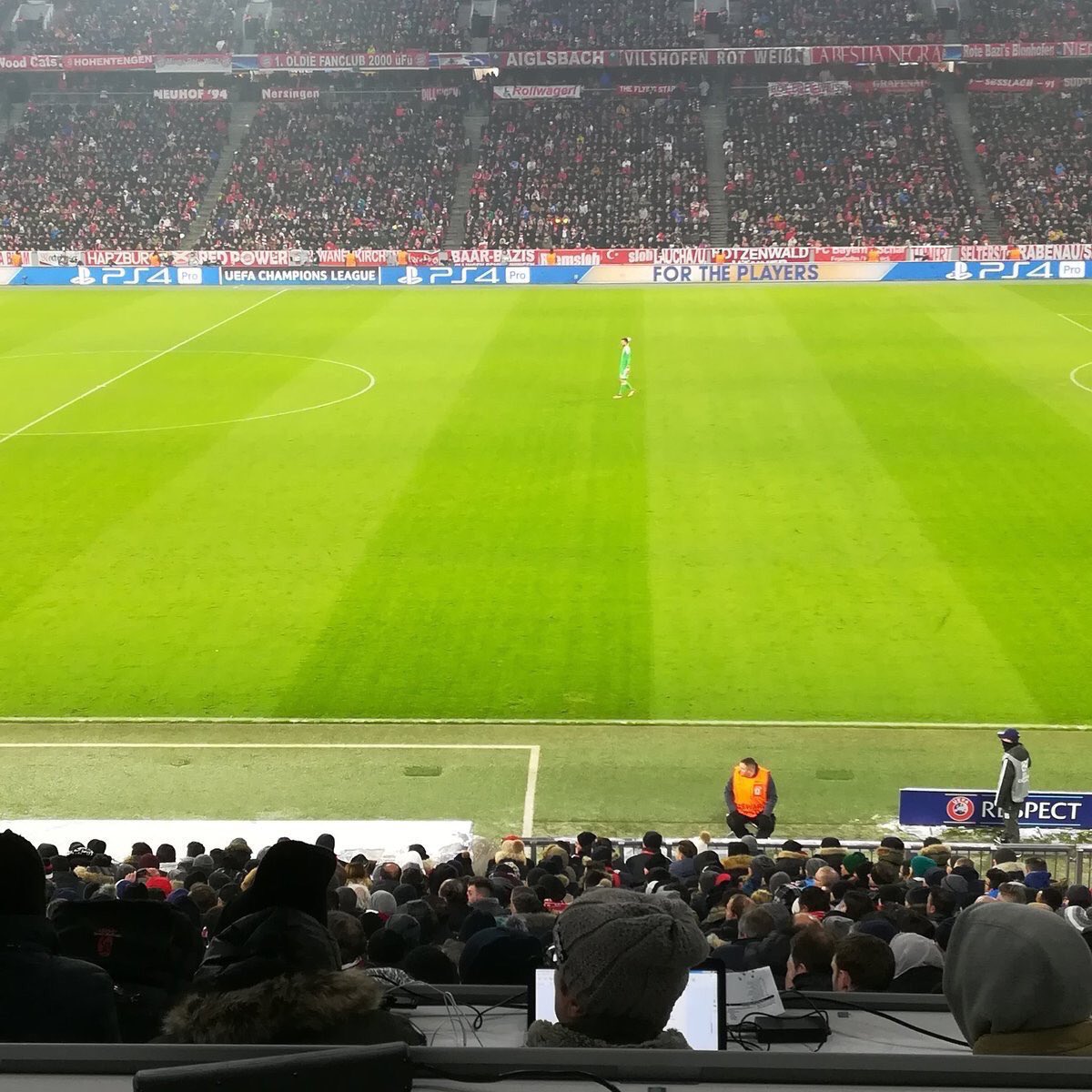 Merak edenler için Bayern kalecisi burdaymış..