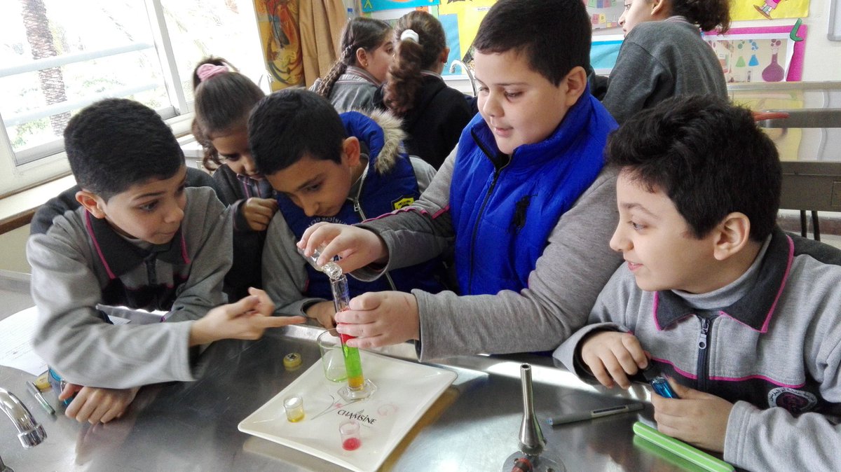 ClaraMouaddam's tweet photo. Are those liquids going to mix? 🤔 5th graders applied the scientific experiment to explore the effect of adding together liquids of different densities. #5LayerDensityTower #ItsNotMagic #scientific_method @MakAishaSchool https://t.co/Nm1UYwZXSr