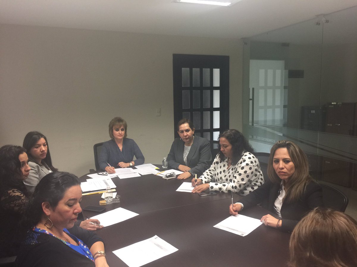 luciaazucena's tweet photo. Trabajando con mis compañeras diputadas en asuntos de la comisión de Finanzas del Congreso del Estado de Coahuila de Zaragoza. https://t.co/oTChu6PxZG