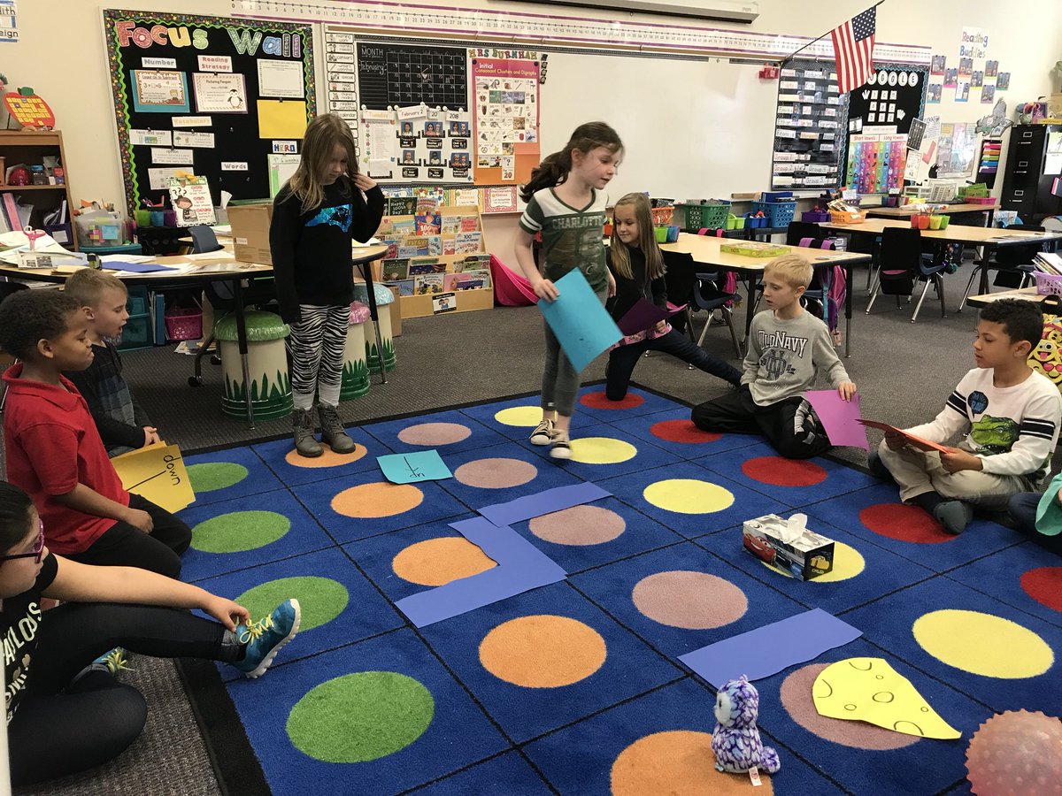 jburnha6's tweet image. Adventures in coding! 🐭🧀Today we learned how to sequence steps to reach a goal @PoplinES_NC #codingclassroom