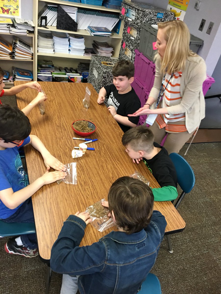 GibbyShane's tweet photo. @UnionvilleES 1st & 2nd graders prepping native seed for pretend winter with @SycLandTrust #NativePlantProject #INPAWS @MCCSC_EDU @ChildrenNature #adaptations #greenschoolyards #literatureconnections #PlantAPocketofPrairie https://t.co/mlCgjVH3Em