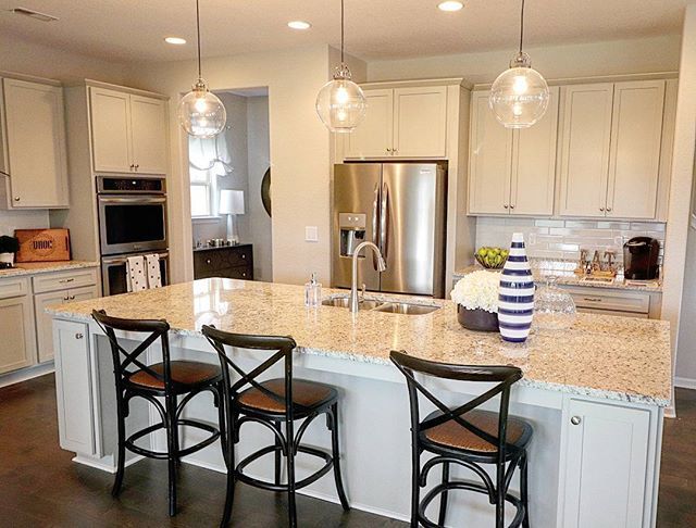 RealtorRichardC's tweet image. The globe pendants are awesome....and this island is HUGE! That's standard😲
.
Check out my feed to see the backslash and gas stove!
.
Touring one of Moyock' s newest neighborhoods....Hidden Oaks by @qhochomes .
.
.
.
.

#ProvenMethods #ModernApproach… ift.tt/2BHmMqL