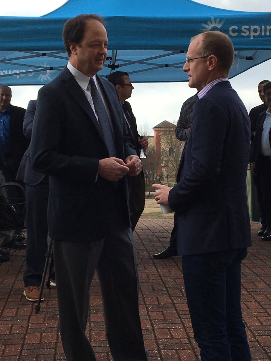 Thanks to <a href="/CSpire/">C Spire</a> for the demo of high-speed 5G wireless service in Mississippi.  

Appreciated the discussuon w/ <a href="/CSpireHu/">Hu Meena</a> about their efforts to connect the many rural parts of the state &amp; how 5G can help! 

One key is streamlining the costly permitting &amp; approval process.