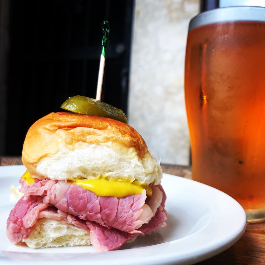 TheBrassDoor1's tweet photo. Come try our new Happy Hour Bar Snacks! Available at the bar 3pm-6pm M-F. Garlic Shrimp, Sausage Roll, Corned Beef Slider, Pretzel Twist with dips, and Chips only $4 each! #brassdoorhappyhour #brassdoormemphis #cornedbeefsliders #happyhour #publife #downtownmemphis https://t.co/pCJvHLI0k2
