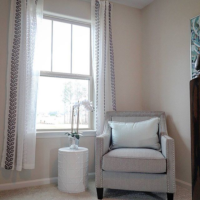 RealtorRichardC's tweet image. Interior designer did an awesome job! This  chair at the top of the stairs looks so inviting. 
Touring one of Moyock' s newest neighborhoods....Hidden Oaks by @qhochomes
.
.
.
.
.

#ProvenMethods #ModernApproach
#realtor #chesapeake  #realestate #virgini… ift.tt/2ERvBk6