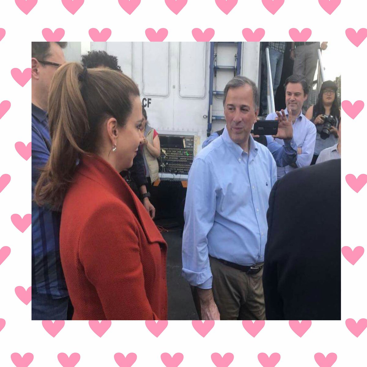 BunkerHidalgo's tweet image. El #amor está en el aire
@cdeprihidalgo @PRI_Nacional @JoseAMeadeK @caroviggiano #Entérate #CajaDePandora