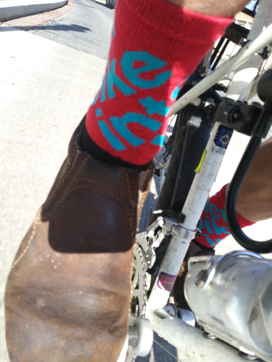 BoomerCycles's tweet photo. New glove and Sock day #BAFS2018sockgame #InterBikesocks #BAFS2018 #bikeDC #raphagloves https://t.co/3OKIq6iilg
