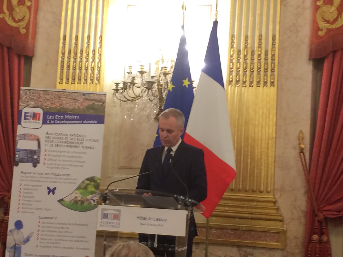 Thierry_MEGE's tweet photo. #EDF acteur de la transition énergétique : Prix spécial du jury trophée ecomaire 2018 à l’Assemblée Nationale pour « Caméléon « #pontduchateau (63) projet innovant #geocooling #optimisation Energétique numérique, accompagné par #EDF R&D merci R Vinzio, N Deyrat/ADquat architecte https://t.co/N5reoXxAW8