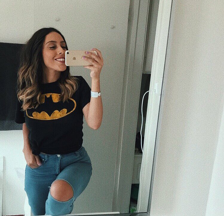 vanesssamarie_'s tweet photo. 🦇🦇 this was my 
#twoweekspostpartum Luckily I had a smooth and very fast recovery. Felt amazing after being in and out of NICU for about three weeks till little Lilah was able to go home ! ✨ #mommytoapreemie https://t.co/NkxUtAzWIg