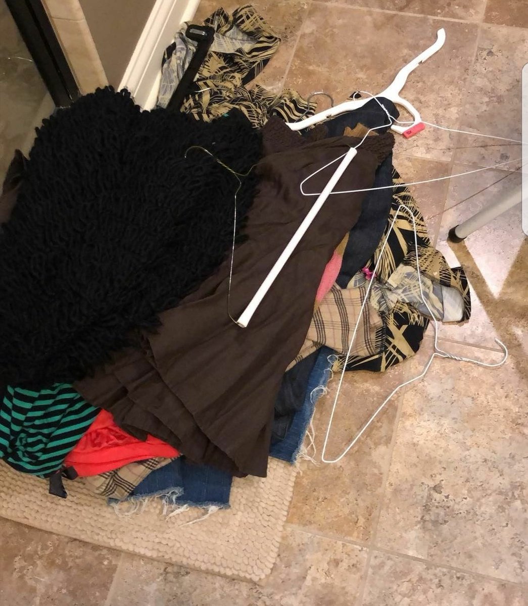 You're going to want to shop these gems! <a href="/Nistaover40/">Fashionistaover40</a> is cleaning out her closet and donating loads of goodies to <a href="/ArcValueVillage/">Arc's Value Village</a>!