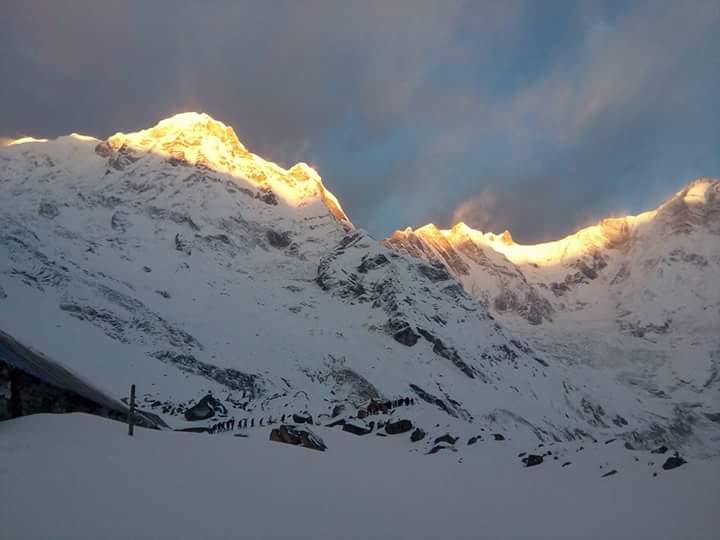 RijalResham's tweet photo. A glorious sunrise  view over Annapurna Himalayan Range from Annapurna Base Camp Nepal.
#ABCTREK #Nepal #baseCamp #topOfTheWorld #happyMountain #happiness #journey #trekWithMe #Kathmandu #hiking #landscape #Snowdonia #travel #adventure #wanderlust https://t.co/iIse85Aoxe