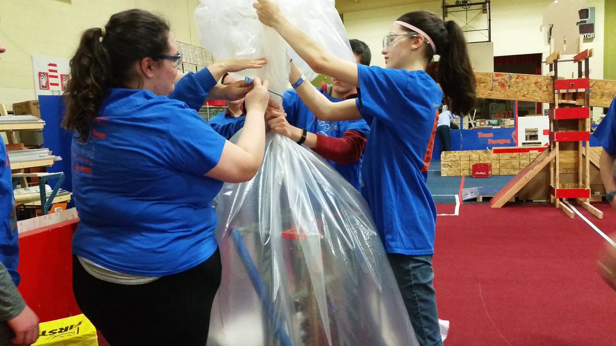TeamParagon571's tweet photo. And we are bagged and tagged! We look forward to bringing Emmet to @ne_waterbury and @NE_Hartford so we can #PlayForReal! #FIRSTPOWERUP #omgrobots #WeAreNE #StopBuildDay https://t.co/lCsClgZJHI