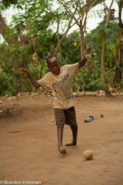 RyanKellyMusic's tweet image. An amazing first day in Uganda with @cbmCanada meeting little Raymond and George and seeing the work here that’s changing people’s lives forever... ❤️❤️🇺🇬 @CelticThunder @byrneandkelly #healinghugs #healinghug