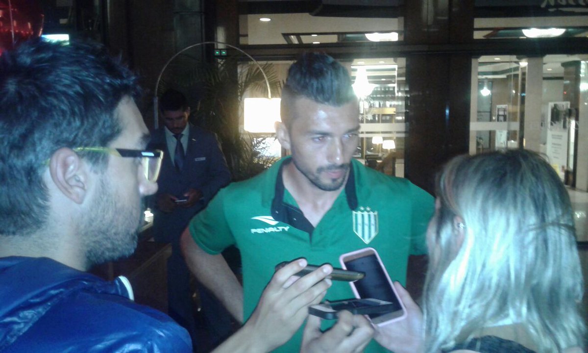 CAB_oficial's tweet photo. Jesús Dátolo dialoga con medios argentinos y uruguayos en la previa del encuentro entre #Banfield y @Nacional #VamosTaladro #LibertadoresBanfield https://t.co/du22JVWzoq