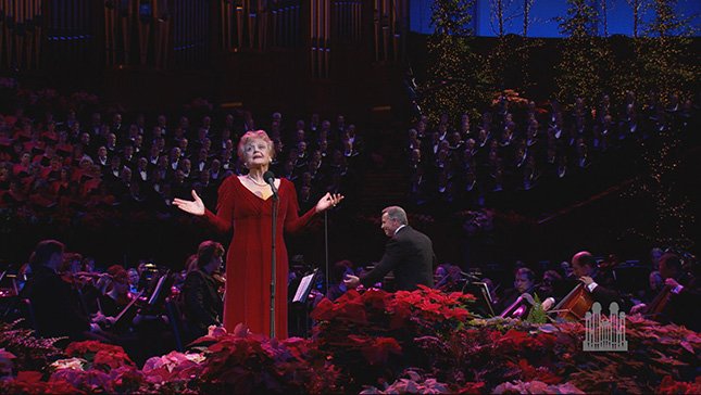 TheTabChoir's tweet photo. "Beauty and the Beast," with Angela Lansbury, Choir and Orchestra  https://t.co/SEqCTjtHBh https://t.co/ehGasaL3Kx