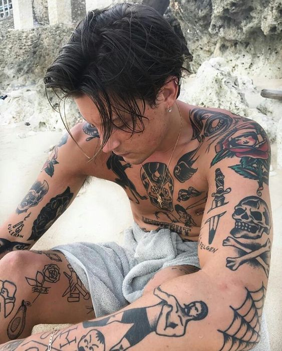 20, February 2018.

❝Siéntate en mis piernas y hablaremos de lo primero que sientas.❞