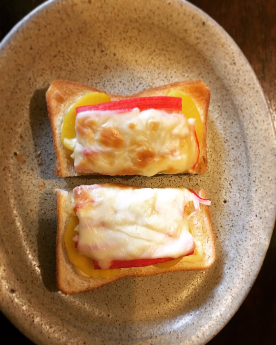 ryutaromakino's tweet image. 【Good Morning】コンビニのパンにマヨネーズ、カニカマ、親戚が作ったタクワン、そして、チーズを乗っけてトースターへ。タクワンの歯ごたえも残り、我ながらいい発見をした朝。

さて、今日から米倉さんのリハーサル始まります〜！

頑張るぞー！！

#米倉利紀 #backupsinger