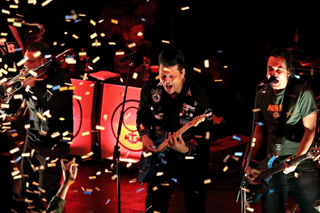 Tickets are almost gone Toronto! Less than 50 remain online to <a href="/LessThanJake/">Less Than Jake</a> &amp; <a href="/fouryearstrong/">four year strong</a> TOMORROW at <a href="/thephoenixtdot/">The Phoenix</a>!

Get yours at 👉 buff.ly/2sE81lM