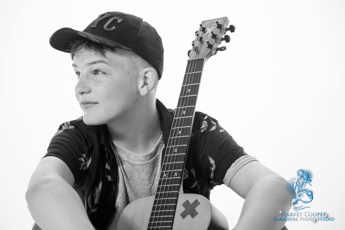 YorkshirePS's tweet photo. Sharing a portrait of the very talented. #alfiesheard who was recently on #EllenDeGeneres . We love providing quality photos for our clients. #Yorkshirephotographers #Yorkshire #yorkshirephotostudio #singersongwriter #music #photoshoot #mtv  #doncaster https://t.co/8km3AZvSYf