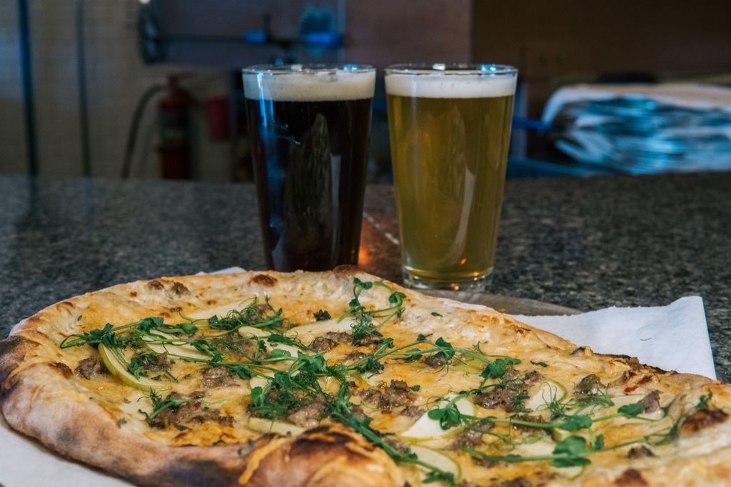 blackbirdfargo's tweet photo. Pizza + Two Beers = $5 Off Every Thursday 5pm - Close🍕🍻 https://t.co/sLidt3bAUp