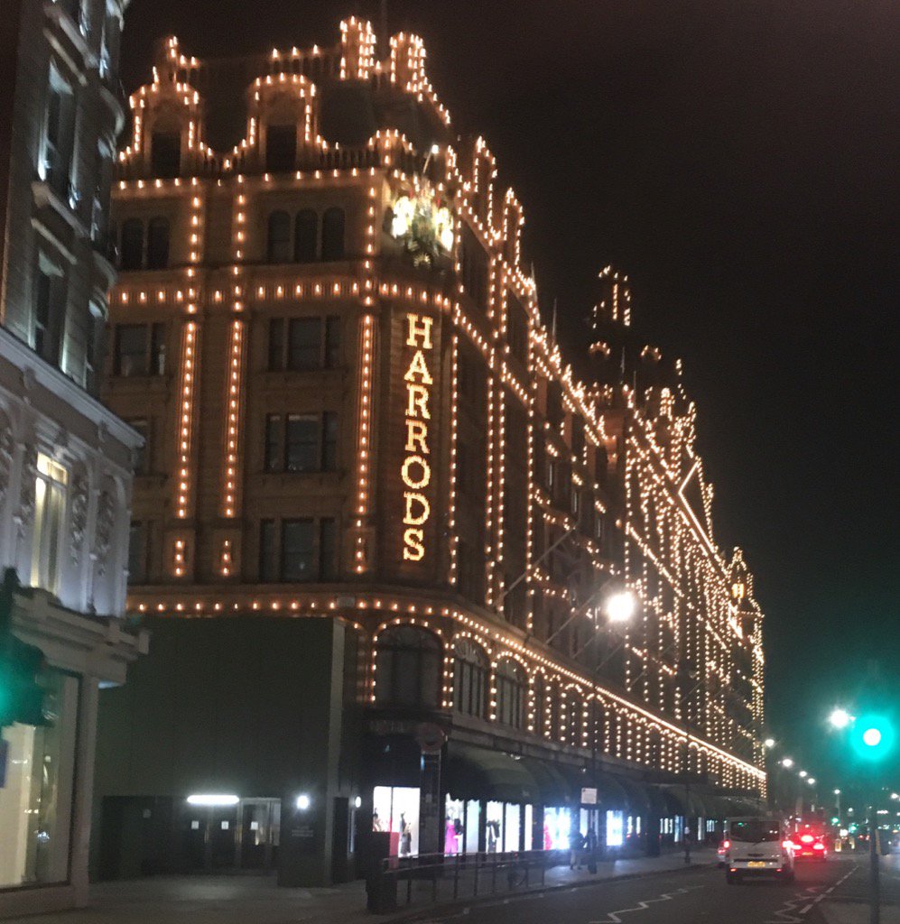Always a pleasure to walk by this stunning London location at night.