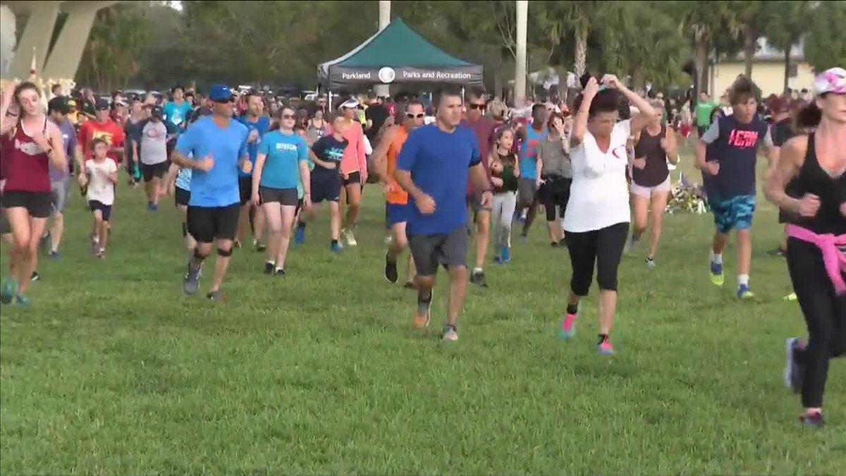 Hundreds turn out to 'Run 4 Biegel' in memory of school shooting victims bit.ly/2obE8ET?utm_so… https://t.co/4GDCfCF5NQ