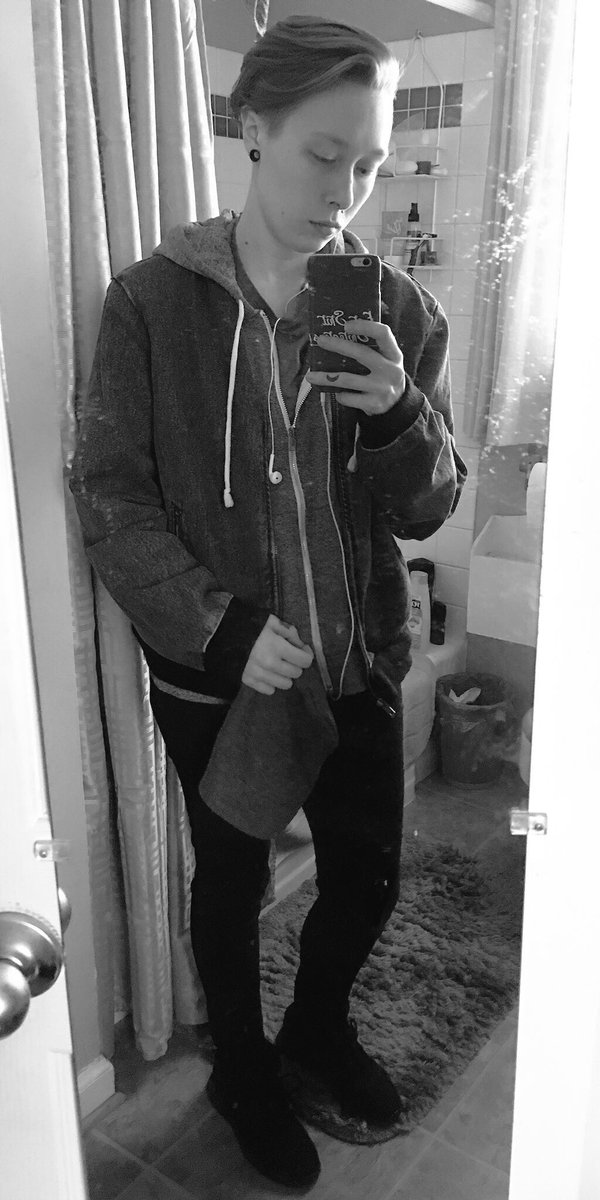 yashaIionett's tweet image. oh hi #NonBinaryBabes ✨