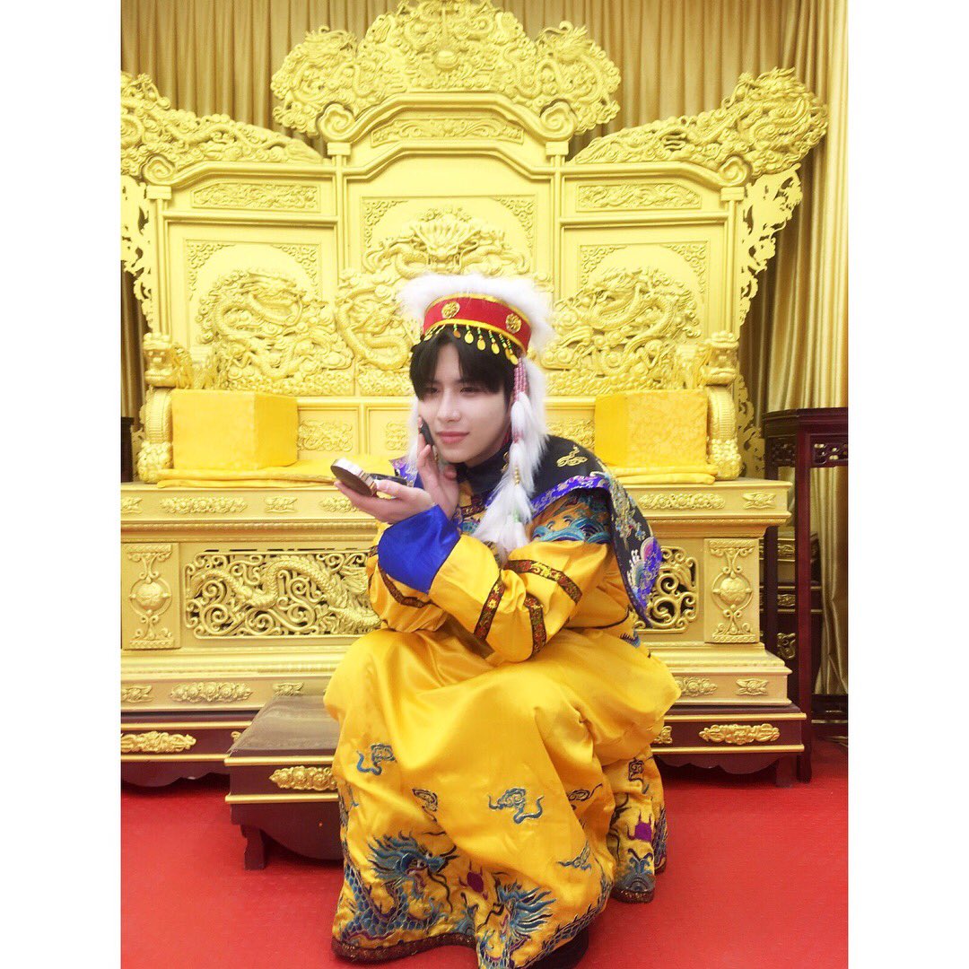 AmyLeeSG's tweet photo. 太搞笑了 😂 但 Wow 怎么看起来像娘娘 😝

Source: IG official_a.c.e7 https://t.co/L05UY4Pk2B