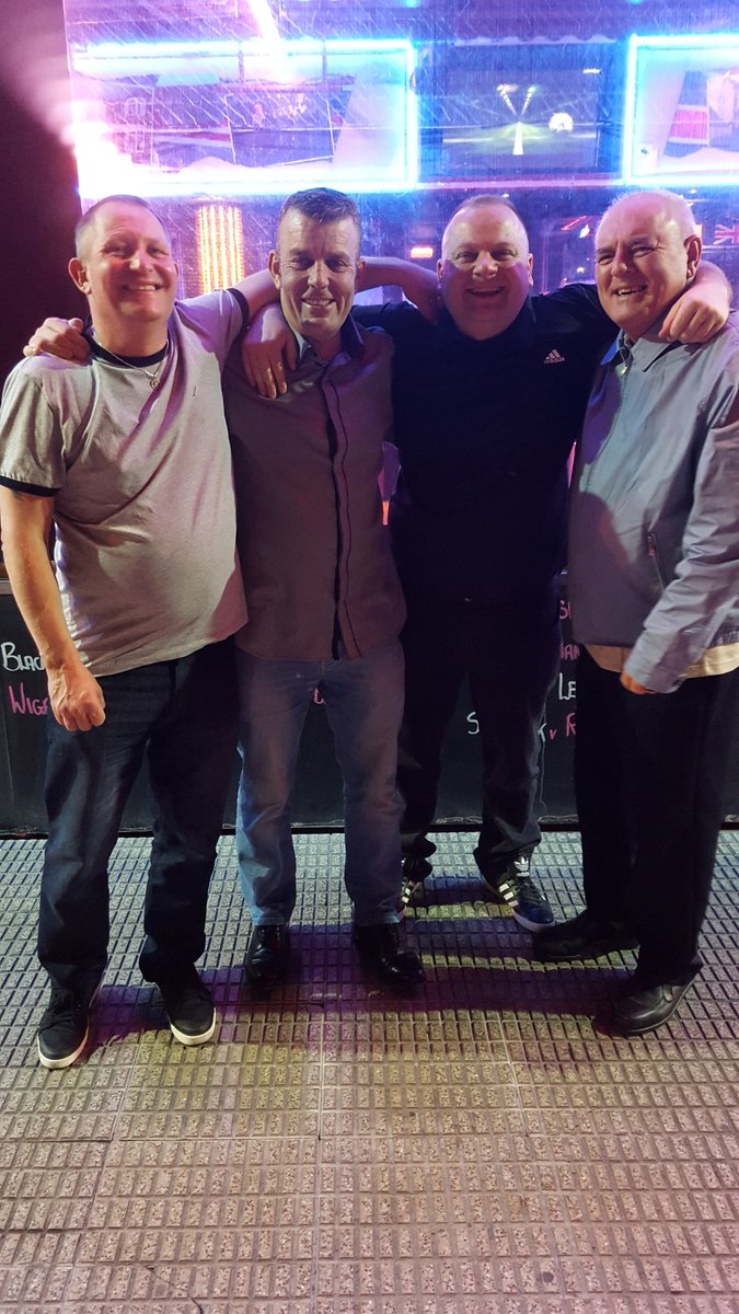 stickstar11's tweet photo. #stickystar #theredlionbenidorm #sexymagicshow #backstage #magia #Iloveyou #Fotos #birthday #henparty https://t.co/S4RGcmREZ3
