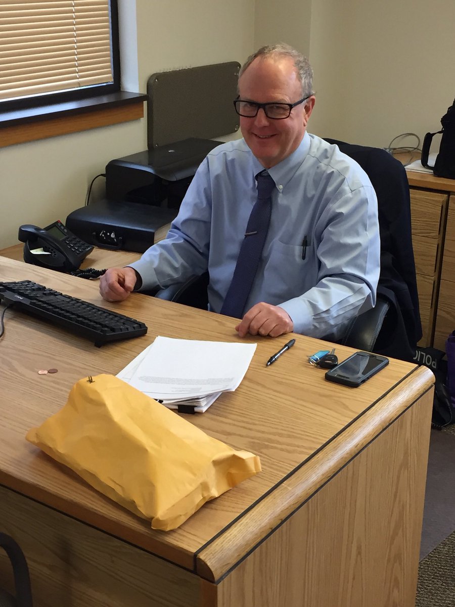BremertonPD's tweet photo. Welcome back to work, Detective Kent Mayfield!! Lookin’ sharp!  We are so very thankful you are recovered and back.  👏 https://t.co/ZWv6FtuPvD