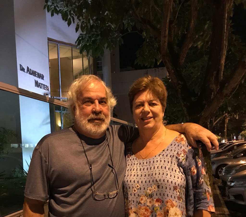 httapink's tweet photo. dia 20/02, vocês completam 47 anos de casados. 

obrigada por terem me ensinado o significado de amor incondicional tão precisamente e me mostrado como é bom ter o carinho enorme de alguém.

eu amo vocês dois demais, rumo às bordas de ouro! @angelicademunno &amp; @SidneiFrancisco 💗 https://t.co/oWIlpiil6S