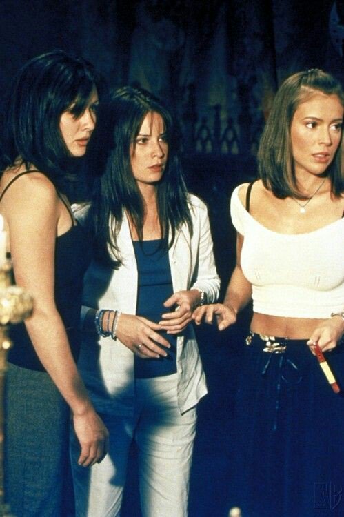 They are there with you through thick and thin #Sisters #STOPCharmedReboot