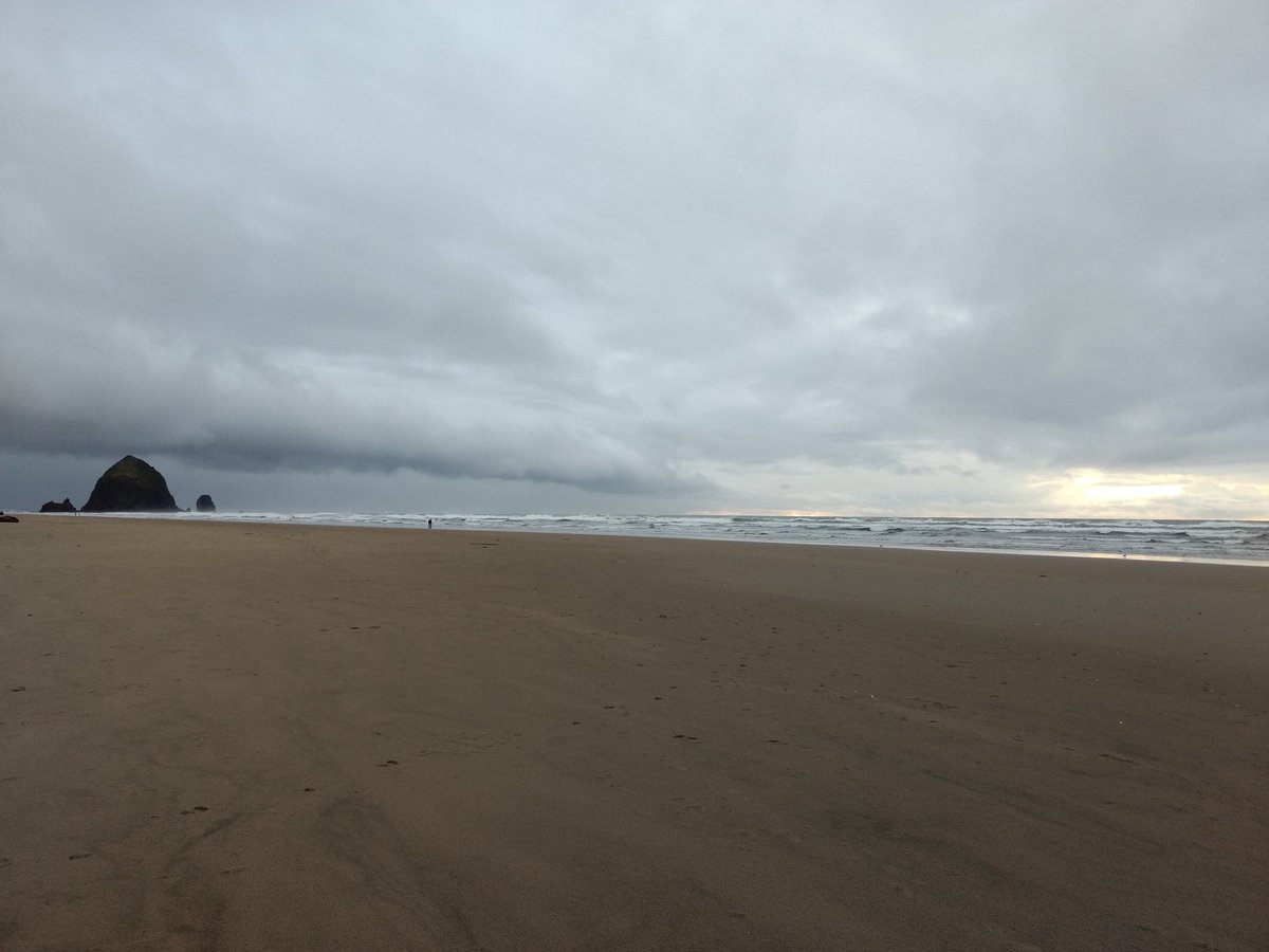 VineyardCanada's tweet photo. A few Canadians are gate crashing the Vineyard Worship Leaders Retreat WEST in Cannon Beach...send some prayers their way #VineyardCreative #VineyardPULSE https://t.co/HquMhhtOKa