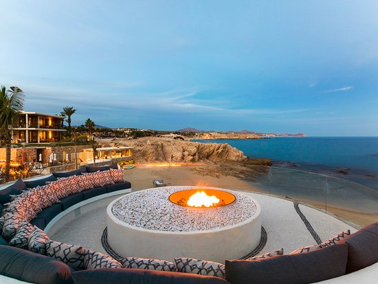 elenadamy's tweet photo. Ending your busy day of lounging on the beach and swimming in the pool, means, guaranteed, you'll end up here. @ChilenoBayCabo #TravelTuesday #CometoCabo https://t.co/WIoNe6KJDJ