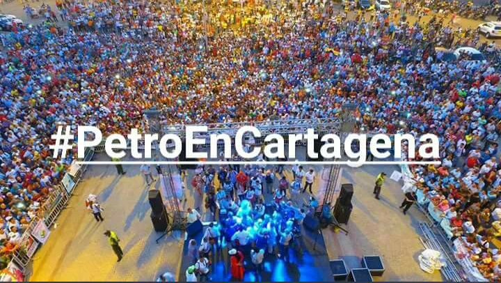 petrogustavo's tweet photo. Esta es la manifestación en Cartagena. ¡Corruptos: temblad! https://t.co/IkHd5gZ1lU