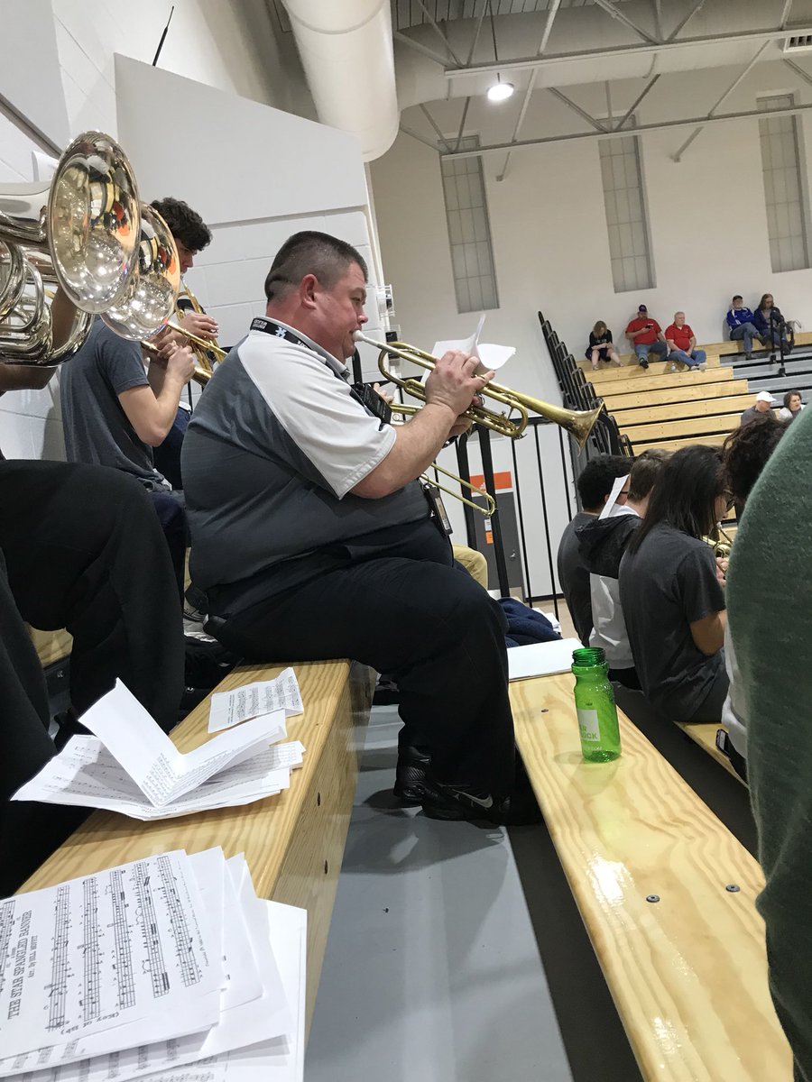 Mr. Alan Mayes with FDHS Pep Band tonight. <a href="/AMayesKY/">Alan Mayes</a>