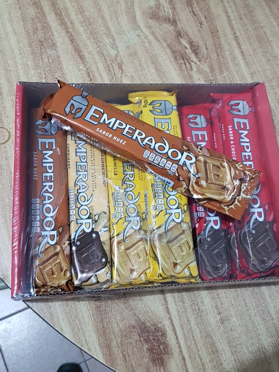 JavierGarzza's tweet photo. @BimboMx @grupobimbo  compramos un paquete de galletas emperador y la mitad de cada empaque viene sin relleno #Guardiasdondeestamirelleno!! https://t.co/I5xEHU8IgT