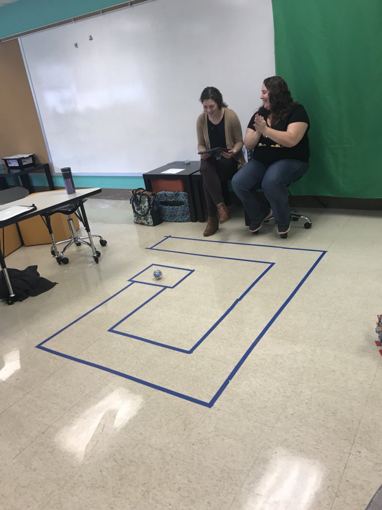 kheilacasas's tweet photo. A4: Leaners of all ages need to collaborate and think critically! Loved the enthusiasm of these amazing Ts that we’re learning more about coding! #bsestechtalk https://t.co/pNT35t6L09