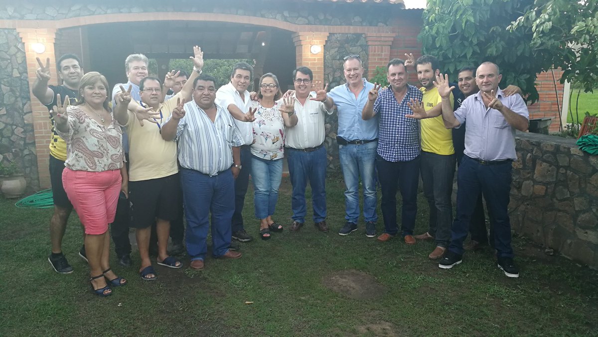 FSilvaFacetti's tweet photo. Reunión #ComandoElectoral #PdteHayes #Lista2 #PLRA con la presencia de @blaslanzoni #senador y #EnriMINEUR #Diputado. @PLRAOficial https://t.co/r5sw3FQ1jy