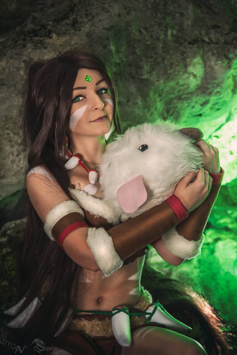 shinryucosplay's tweet photo. Nidalee will always have a special place in my heart. :D 
Myself as #Nidalee from @LeagueOfLegends 
#cosplay made by me
Photos by Stygian VI with Marta and Czarna as support! https://t.co/2CS3SNQKMB