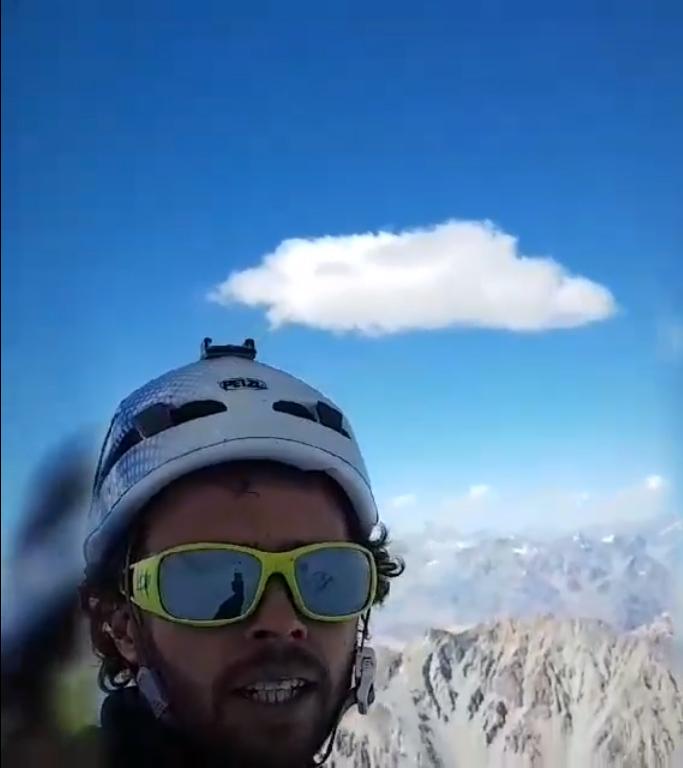 Rupalnet's tweet photo. Un guía mendocino bate el récord de Mariano Galván en la pared Sur de Aconcagua! https://t.co/gII6TjYbzQ
#aconcagua #record #FelipeRandis #MarianoGalvan #paredsur #rupal #rupalnet https://t.co/cyXhI2am2C