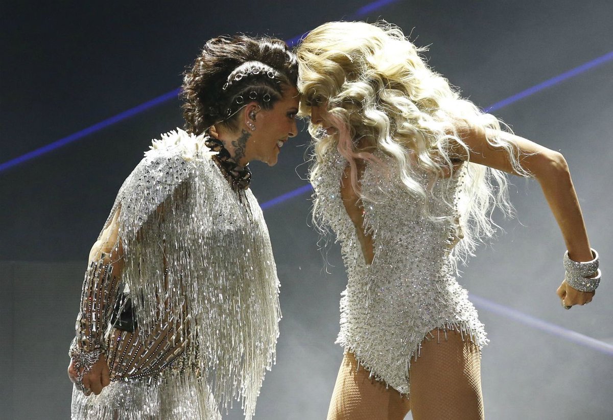 ¡Así se vivió el concierto de <a href="/GloriaTrevi/">GloriaTrevi</a> y <a href="/Al3jandraGuzman/">Alejandra Guzmán</a> en la CDMX! 🎶🙌🏻👏🏻👇🏻👌🏻 bit.ly/2ocV9OK