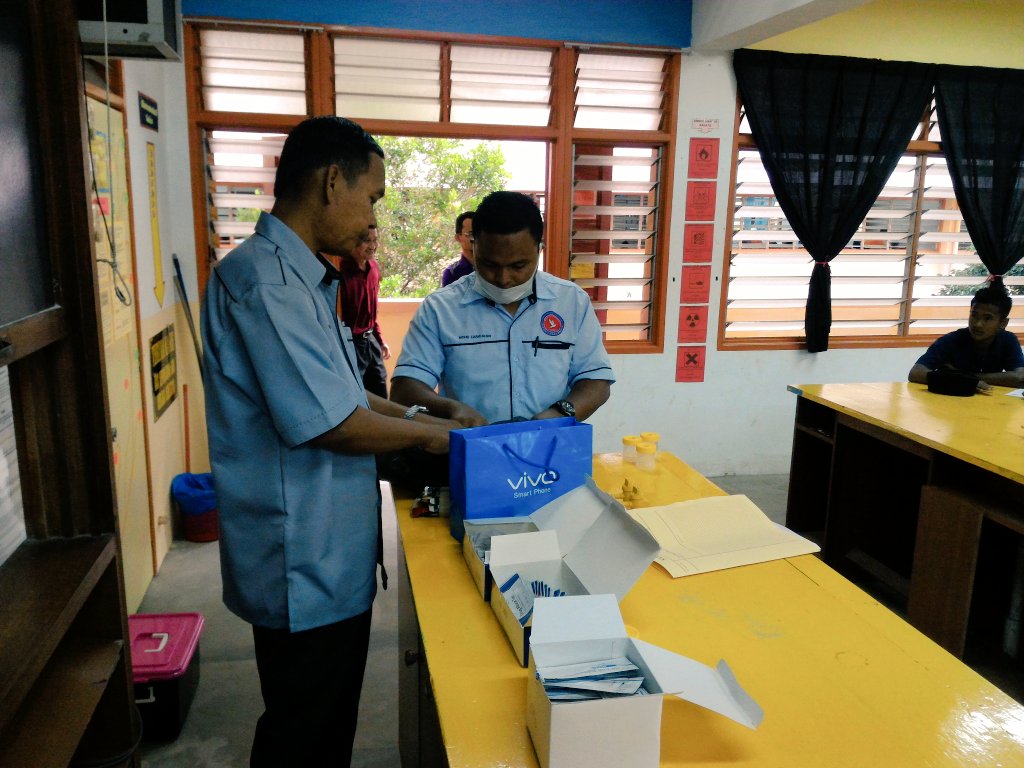 aadkgm's tweet photo. Ujian urin test SMKTIP1 @aadkkelantan https://t.co/F2Vxd1lcJf