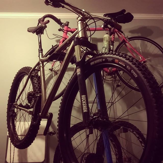 KEMC2k6's tweet photo. This is going to be... FUN! 😍 #mtb #mountainbiker #mountainbike #27plus #carvermtb #carver420ti https://t.co/A43WVNP0oO