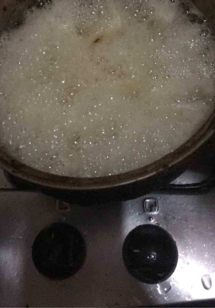 Comendad3's tweet photo. Algum cozinheiro pode me explicar o motivo que deu espuma quando fui fritar essa batata 🤷🏽♂️
To com medo de comer, mais fome tá tendo
#Possocomerainda
#Fazmal? https://t.co/BcFjEbH5ol