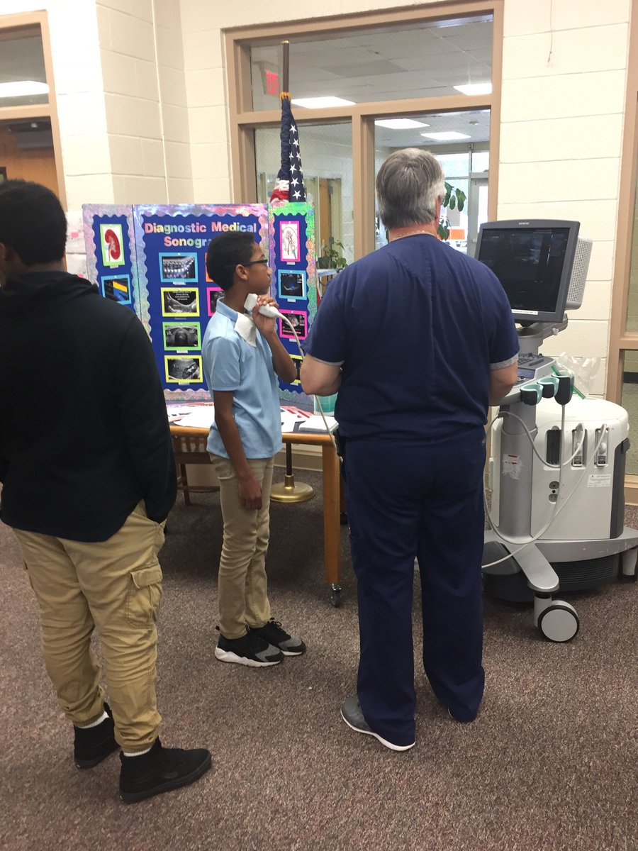 coopluvdakids's tweet photo. My scholars learning information about some of the careers available at Vidant. #wellcomemiddle #wmsgoodtogr8 #vidantcareerfair https://t.co/wAM1UqFpjS