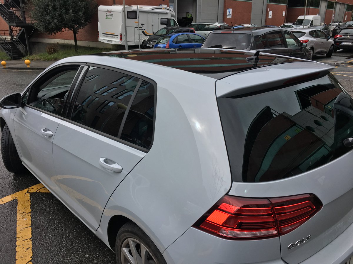 AeroCadR's tweet photo. Vinilado de techo @Volkswagen #Golf con vinilo @ADGraphics_NA negro brillo.
Con la amplia gama de #vinilos que ofrecemos, puedes personalizar tu vehículo todo lo que quieras!
https://t.co/PY6l7RWrhq
#aerocad #wrapping #wrappingbilbao #personalizado https://t.co/e4rbLnHkod